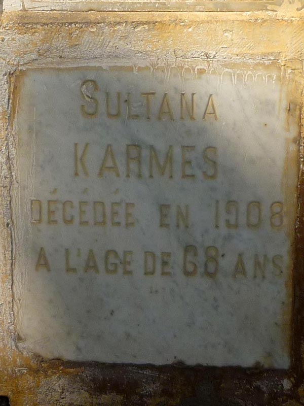 Grafsteen van KARMES Sultana